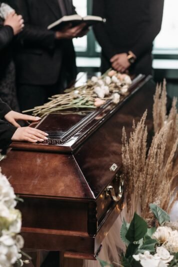 Triukšmas dėl negyvėlių – kaltina pirkus informaciją