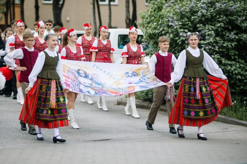 Jubiliejus: meno mokykla užaugino ne vieną talentų kartą