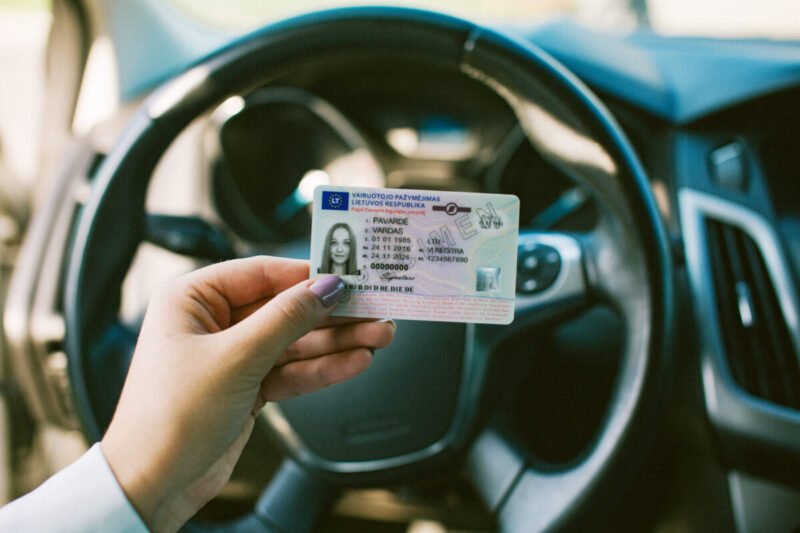 Pakeitėte pavardę? „Regitra“ primena per kiek laiko reikėtų atsinaujinti vairuotojo pažymėjimą