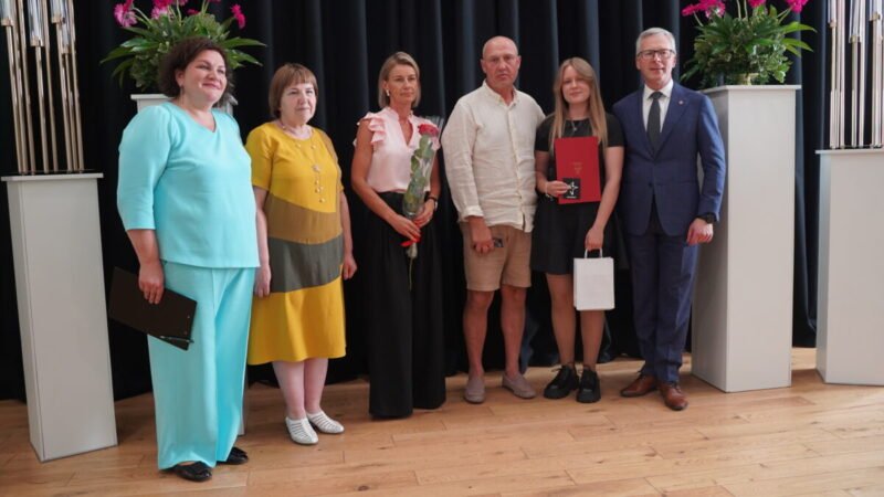 Jurbarko Antano Giedraičio–Giedriaus gimnazijoje – 7 šimtukai ir 2 įvertinimai 99 balais (1)
