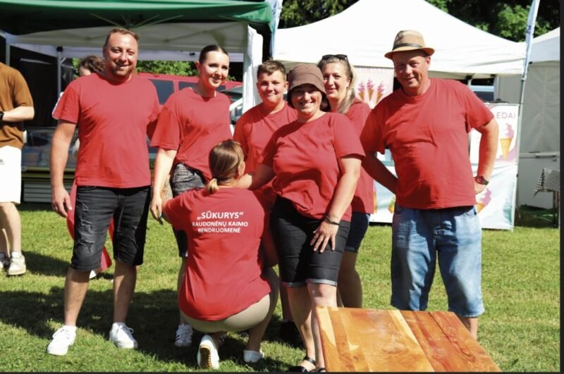 Veliuonos krašto bendruomenės rytojų kuria pačios