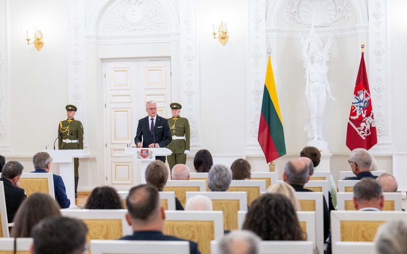 Prezidentas Valstybės dienos proga valstybės apdovanojimą įteikė ir Jurbarko rajono garbės piliečiui Ričardui Josephui Durbinui