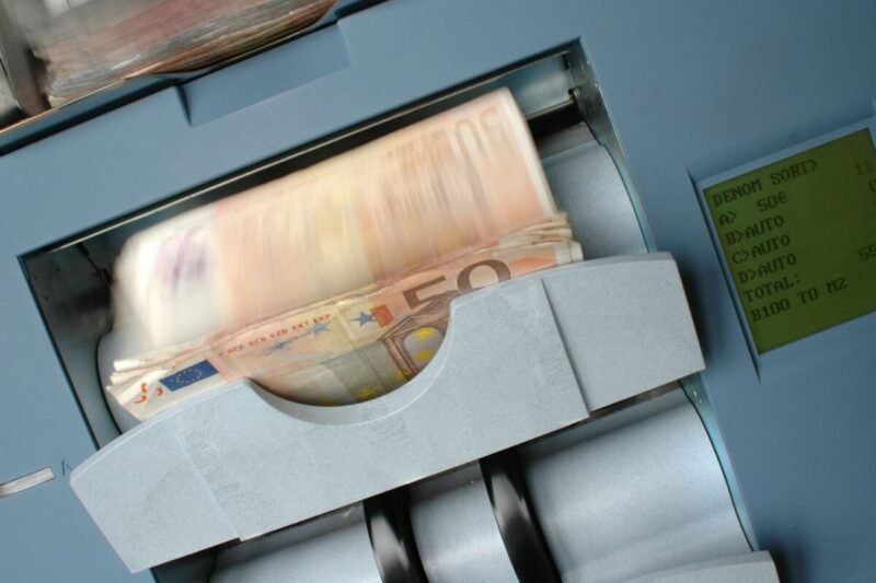 Paskolos nėra požymis, kad nemoki tvarkytis su pinigais, tačiau mitai apie jas vis dar perduodami iš kartos į kartą