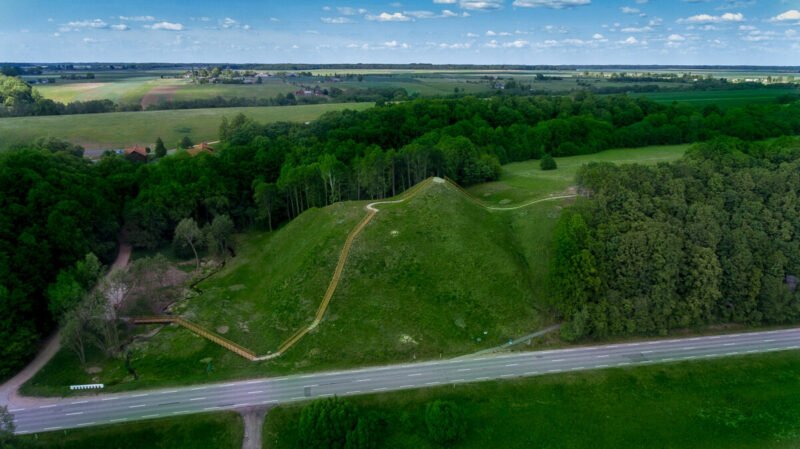 Artimiausiomis dienomis – šiluma ir saulė, savaitgalį sugrįš lietus