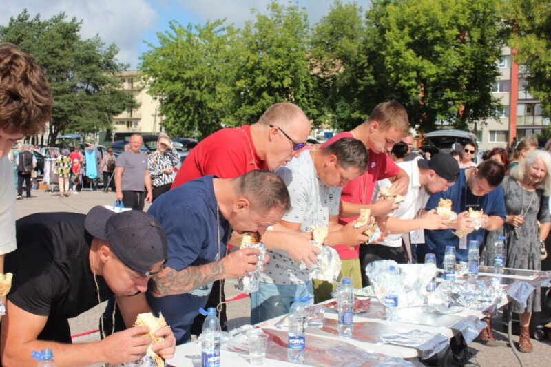 Jurbarke surengtas pirmasis kebabų valgymo čempionatas