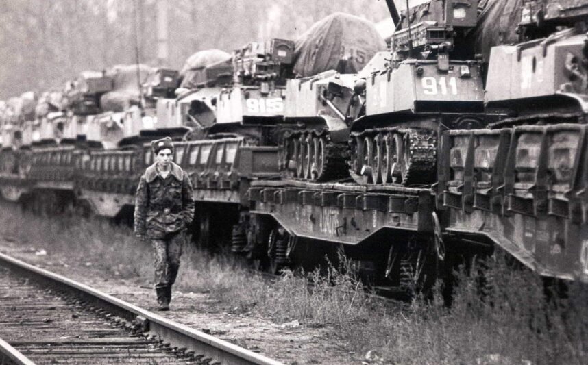 Sovietinės Rusijos okupacinių pajėgų išvedimas iš Lietuvos.