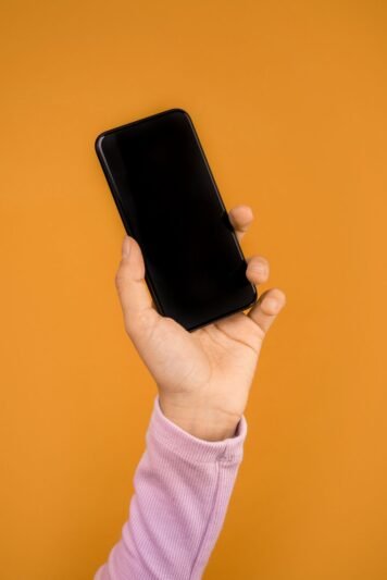 „Bitė“, „Tele2“ bei „Telia“ klientai dar gali susidurti su audros sukeltais ryšio sutrikimais