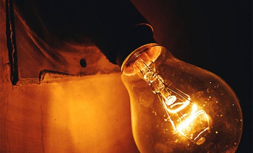 close up photography of a lightbulb