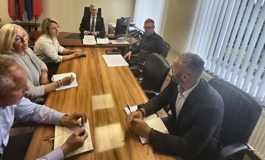 Mero Skirmanto Mockevičiaus sudarytos darbo grupės sprendimas steigti Lidijos Meškaitytės muziejų nustebino apie tai nieko nežinojusius tarybos narius. Jurbarko r. savivaldybės nuotr.