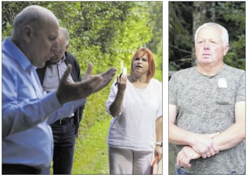 Vanaginės sodų bendrijos pirmininkas Jonas Lendraitis (dešinėje) ir kiti sodininkai seniūnui Audroniui Kačiušiui negailėjo aštrios kritikos – žmonės mano, kad dėl infrastruktūros galima padaryti daugiau. L. Pilecko nuotr.