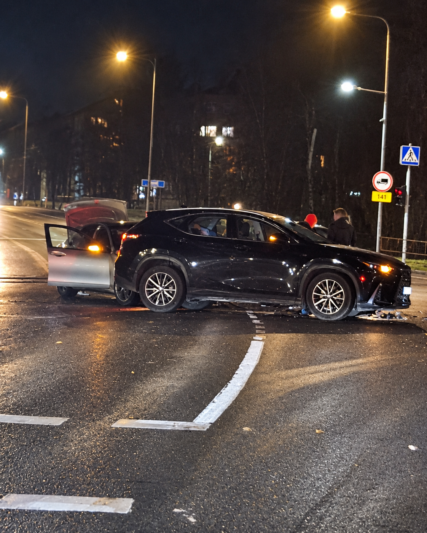 Jurbarke susidūrė „Mercedes“ ir „Lexus“