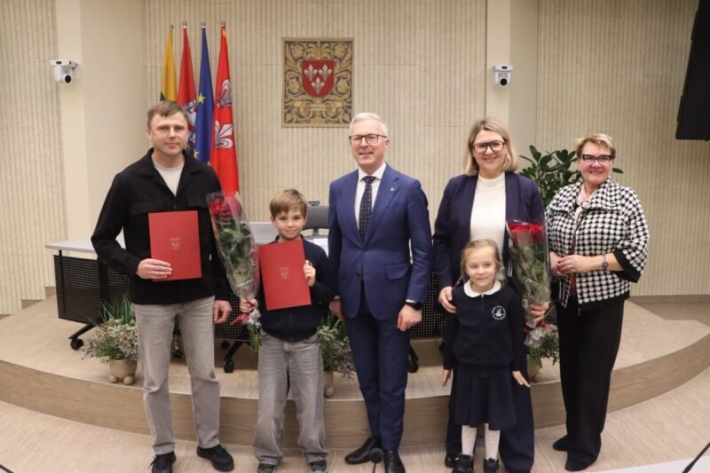 Savivaldybėje pagerbtas jaunasis lenktyninkas Kasparas Kažemėkas