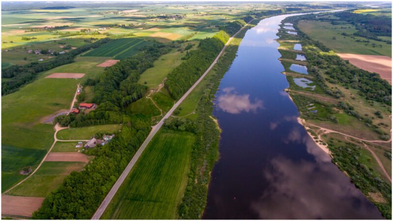 Orai: vietomis sulauksime lietaus, šils iki 15 laipsnių