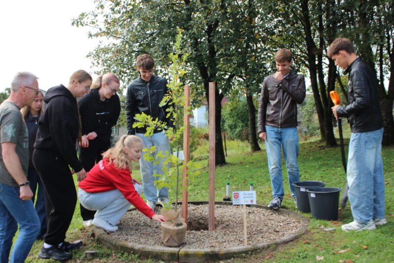 Ąžuolai – viso rajono jaunimui