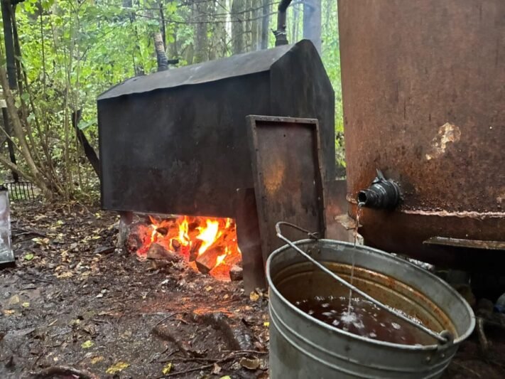 Nelegaliame degtinės fabrike prireikė ugniagesių