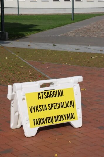 Mokykloje vyks taktinės pratybos: bus ribojamas judėjimas